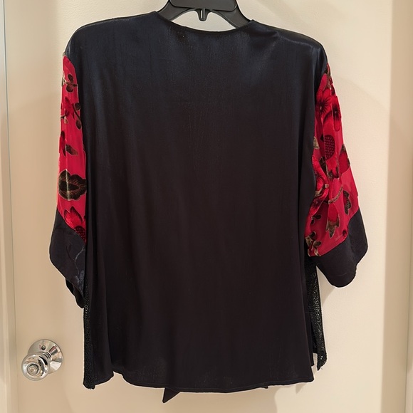 size small. Spencer Alexis short fancy kimono jacket. - Picture 3 of 5